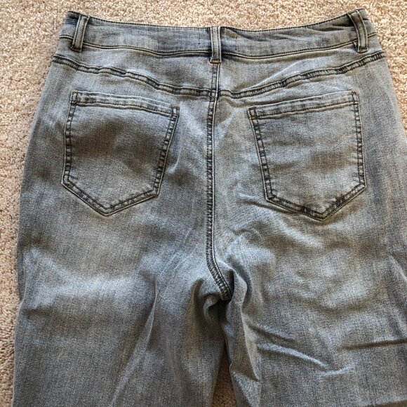 NWOT Versona Women's Flare Split Crop Ankle Light Wash Jeans - Picture 4 of 11